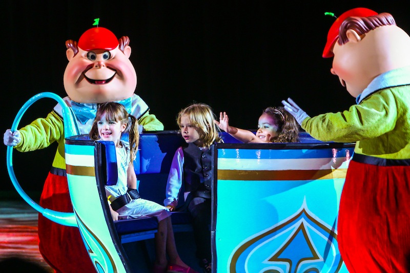 Vittorio Galisteu e Laura Belem participam do espetaculo Disney On Ice - Tesouros Disney-4805