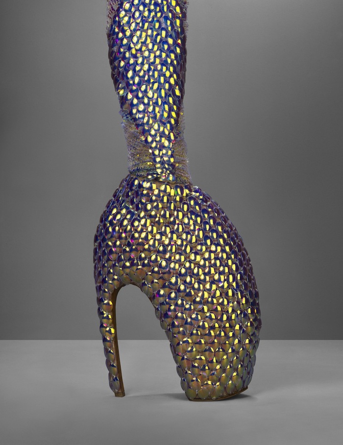 Sapatos criados por Alexander McQueen e usados por Lady Gaga
