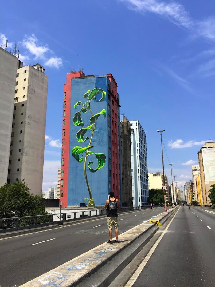Também no Minhocão, grafite faz protesto para incentivar mais verde na cidade - demais!