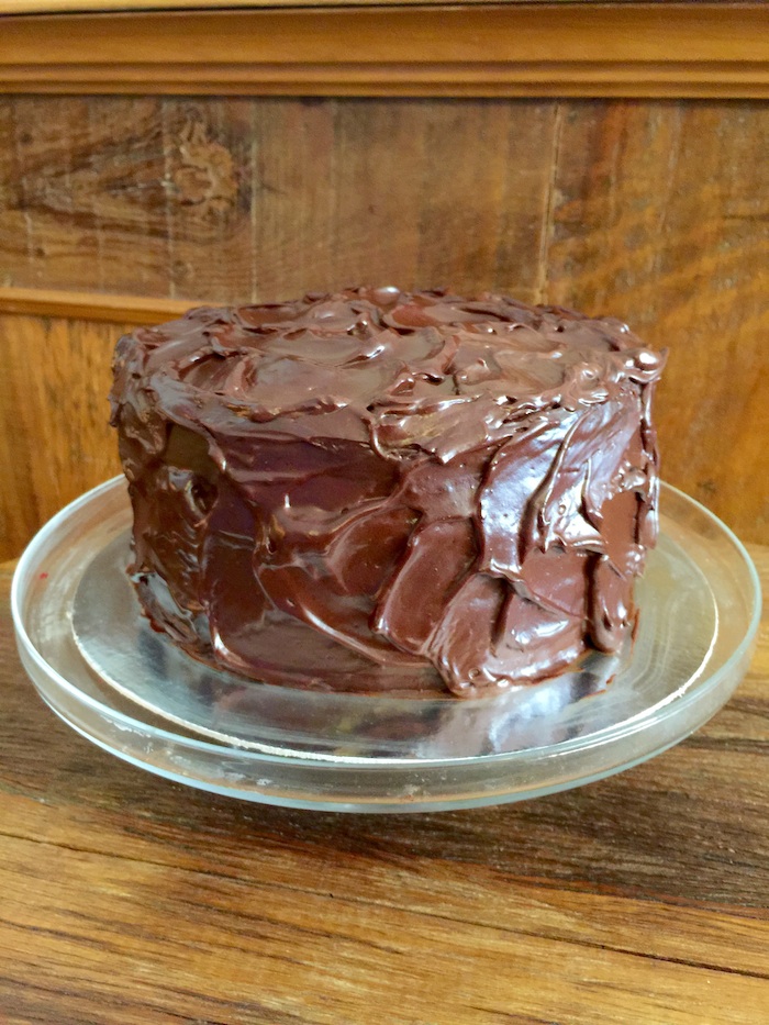 O magnífico bolo de chocolate Devil's Cake do Chez Moná