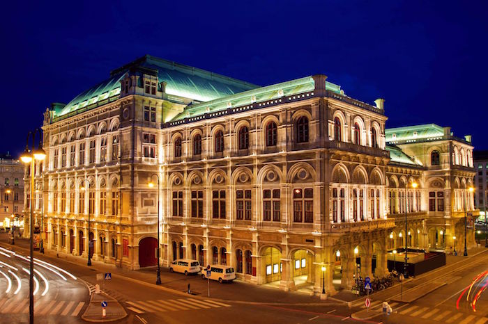 Um prédio mais lindo que o outro - esse é o da Ópera de Viena