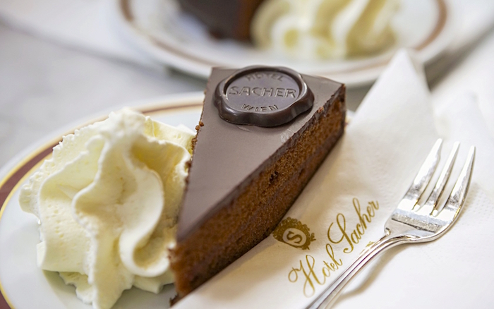 A torta de chocolate mais famosa do mundo - a original só no Café Sacher